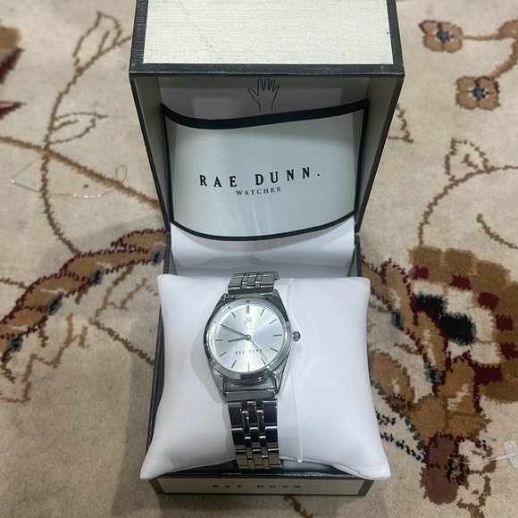 Rae Dunn
Women's Chloe Silver-Tone Alloy Watch 30mm Style #RD1006SS. - Picture 2 of 9